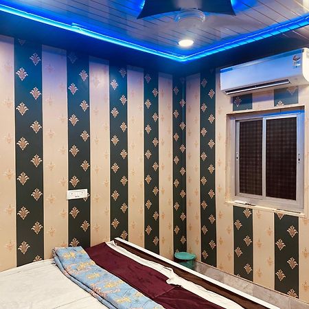 Hotel Raju Homestay Ayodhya 150 Meters From Shree Ram Janmbhoomi Temple 200 Meters From Ayodhya Dham Railway Station 外观 照片