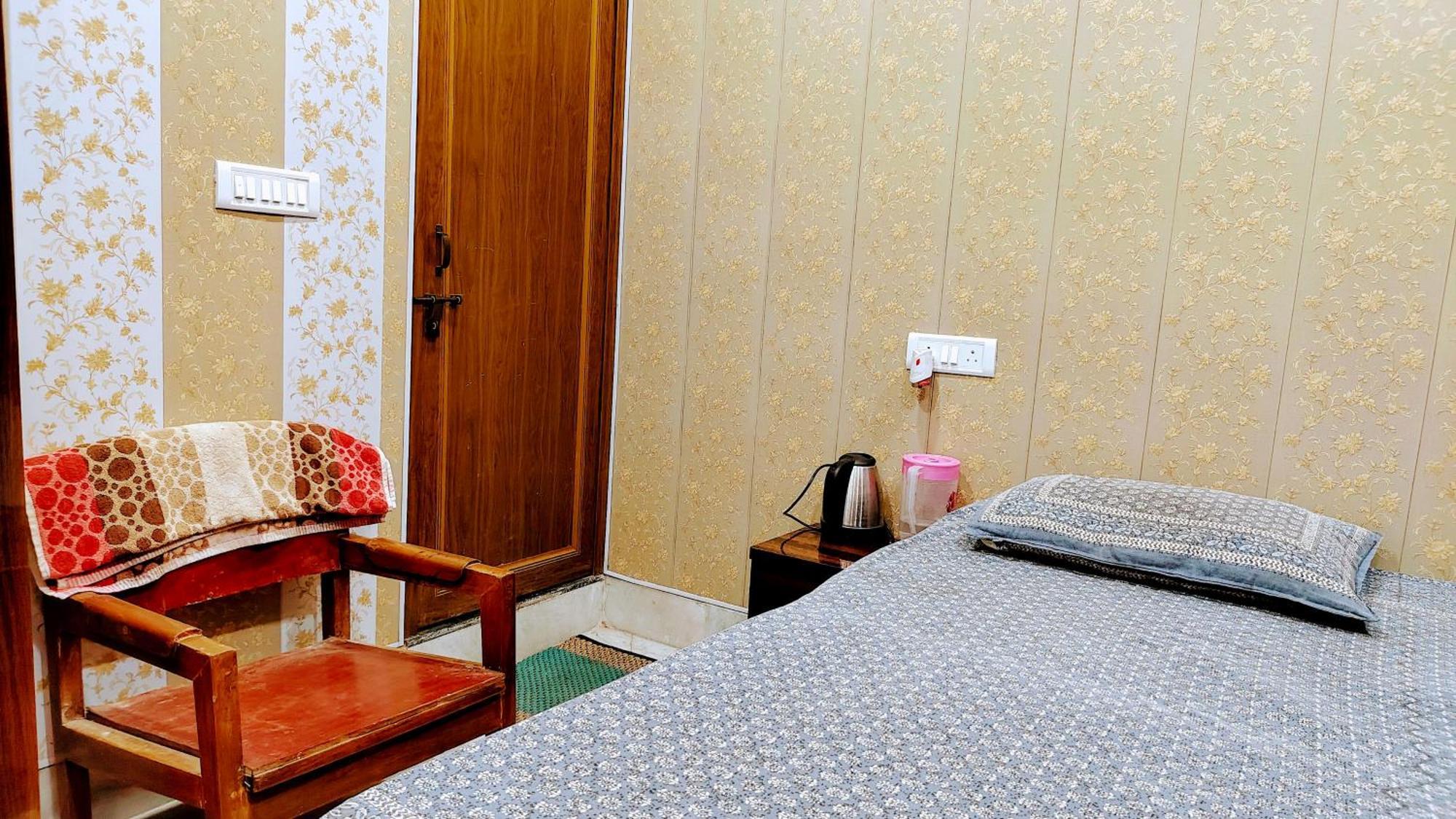 Hotel Raju Homestay Ayodhya 150 Meters From Shree Ram Janmbhoomi Temple 200 Meters From Ayodhya Dham Railway Station 外观 照片