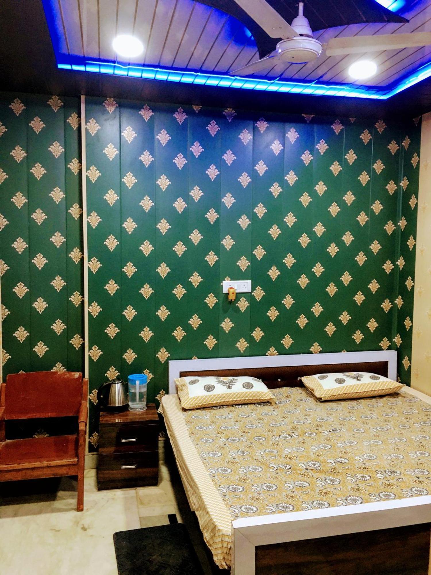 Hotel Raju Homestay Ayodhya 150 Meters From Shree Ram Janmbhoomi Temple 200 Meters From Ayodhya Dham Railway Station 外观 照片