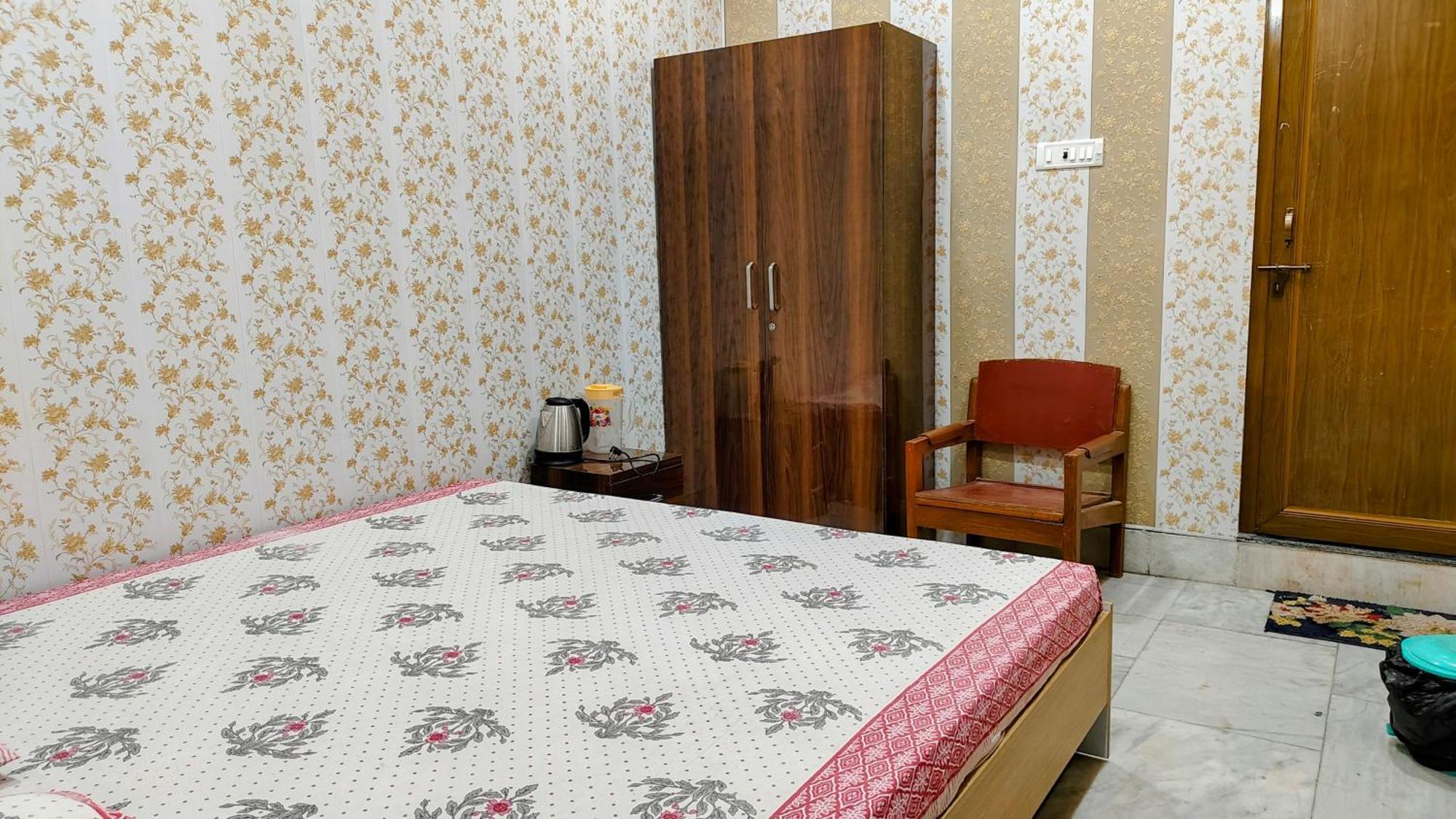 Hotel Raju Homestay Ayodhya 150 Meters From Shree Ram Janmbhoomi Temple 200 Meters From Ayodhya Dham Railway Station 外观 照片