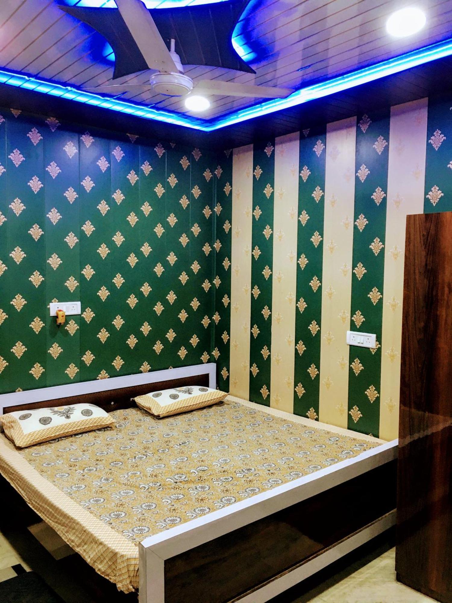 Hotel Raju Homestay Ayodhya 150 Meters From Shree Ram Janmbhoomi Temple 200 Meters From Ayodhya Dham Railway Station 外观 照片