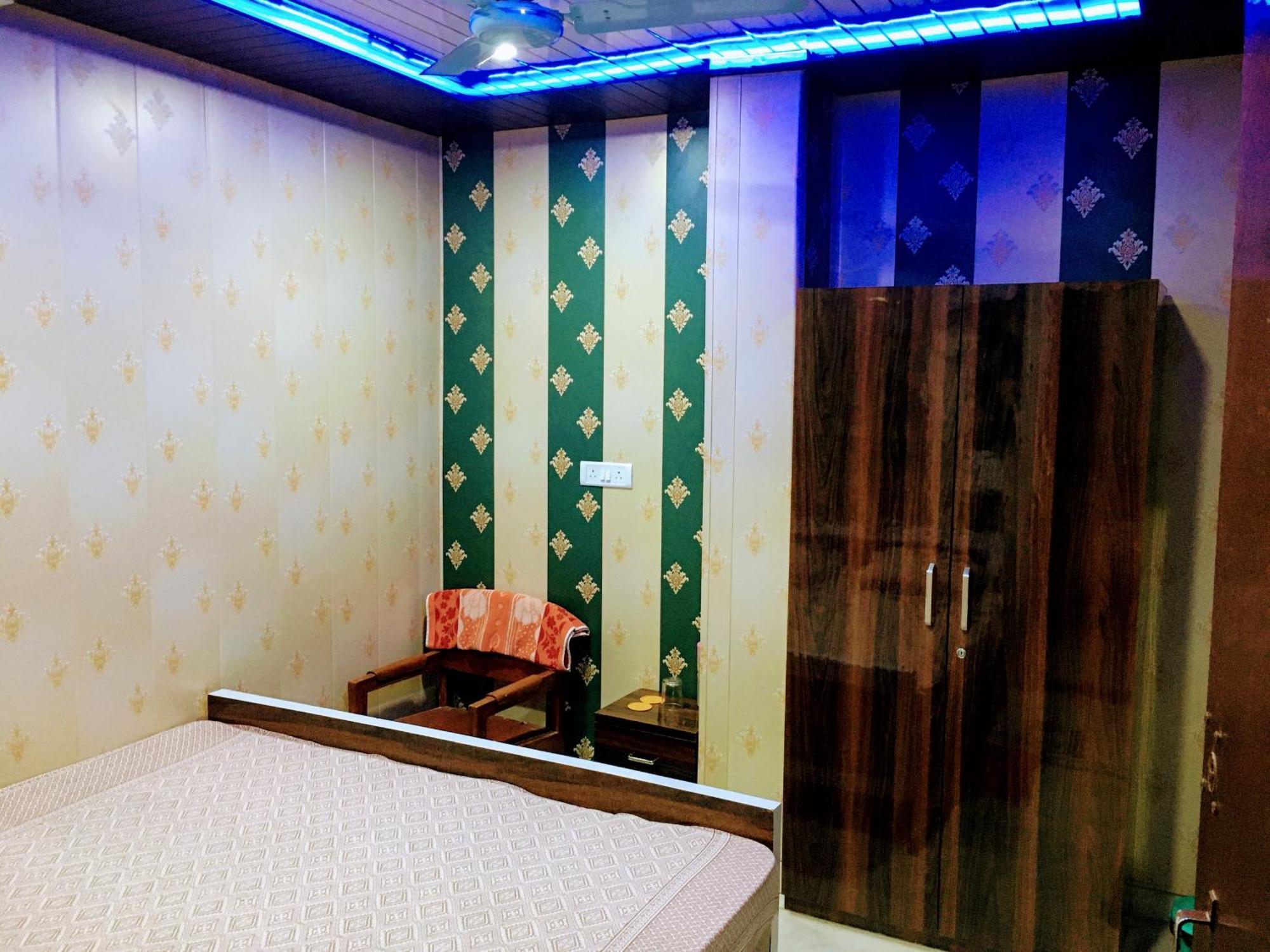 Hotel Raju Homestay Ayodhya 150 Meters From Shree Ram Janmbhoomi Temple 200 Meters From Ayodhya Dham Railway Station 外观 照片