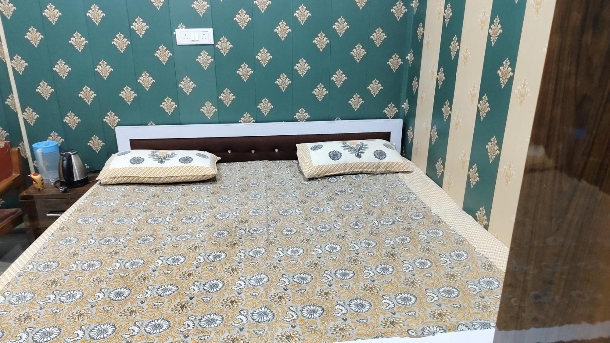 Hotel Raju Homestay Ayodhya 150 Meters From Shree Ram Janmbhoomi Temple 200 Meters From Ayodhya Dham Railway Station 外观 照片