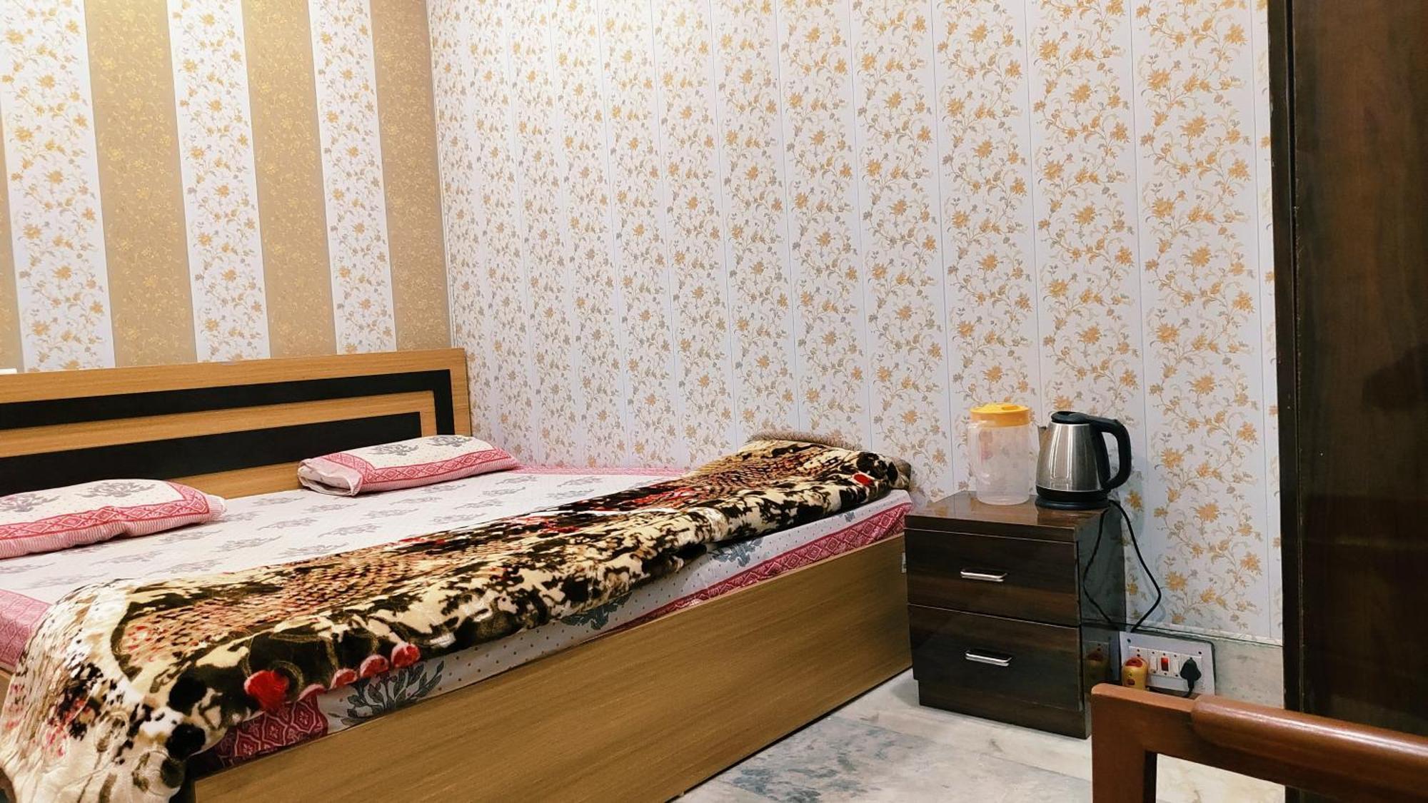 Hotel Raju Homestay Ayodhya 150 Meters From Shree Ram Janmbhoomi Temple 200 Meters From Ayodhya Dham Railway Station 外观 照片