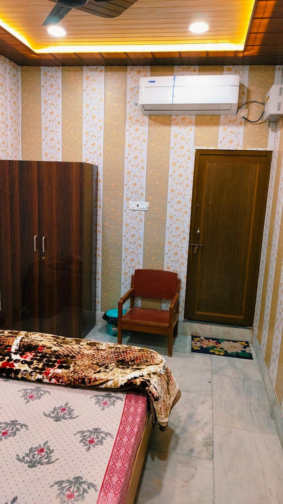 Hotel Raju Homestay Ayodhya 150 Meters From Shree Ram Janmbhoomi Temple 200 Meters From Ayodhya Dham Railway Station 外观 照片