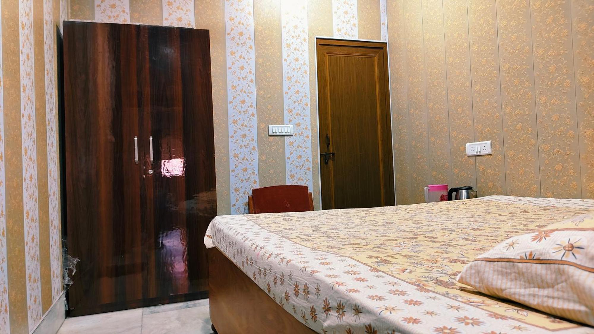Hotel Raju Homestay Ayodhya 150 Meters From Shree Ram Janmbhoomi Temple 200 Meters From Ayodhya Dham Railway Station 外观 照片