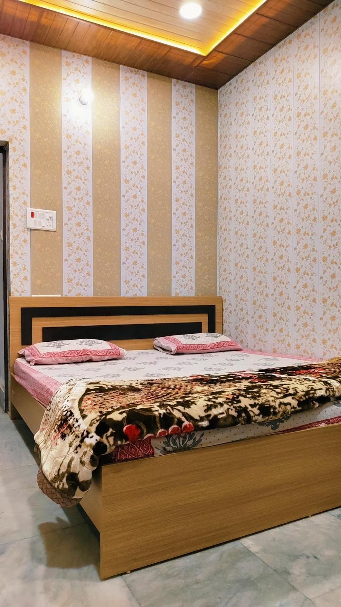 Hotel Raju Homestay Ayodhya 150 Meters From Shree Ram Janmbhoomi Temple 200 Meters From Ayodhya Dham Railway Station 外观 照片