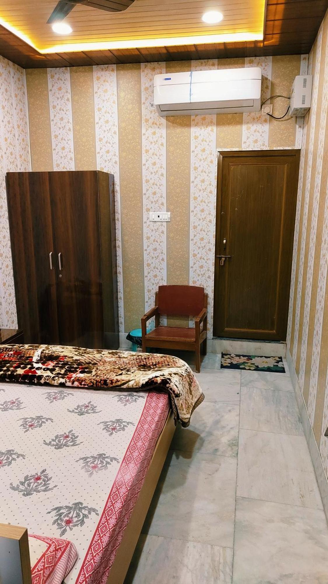 Hotel Raju Homestay Ayodhya 150 Meters From Shree Ram Janmbhoomi Temple 200 Meters From Ayodhya Dham Railway Station 外观 照片
