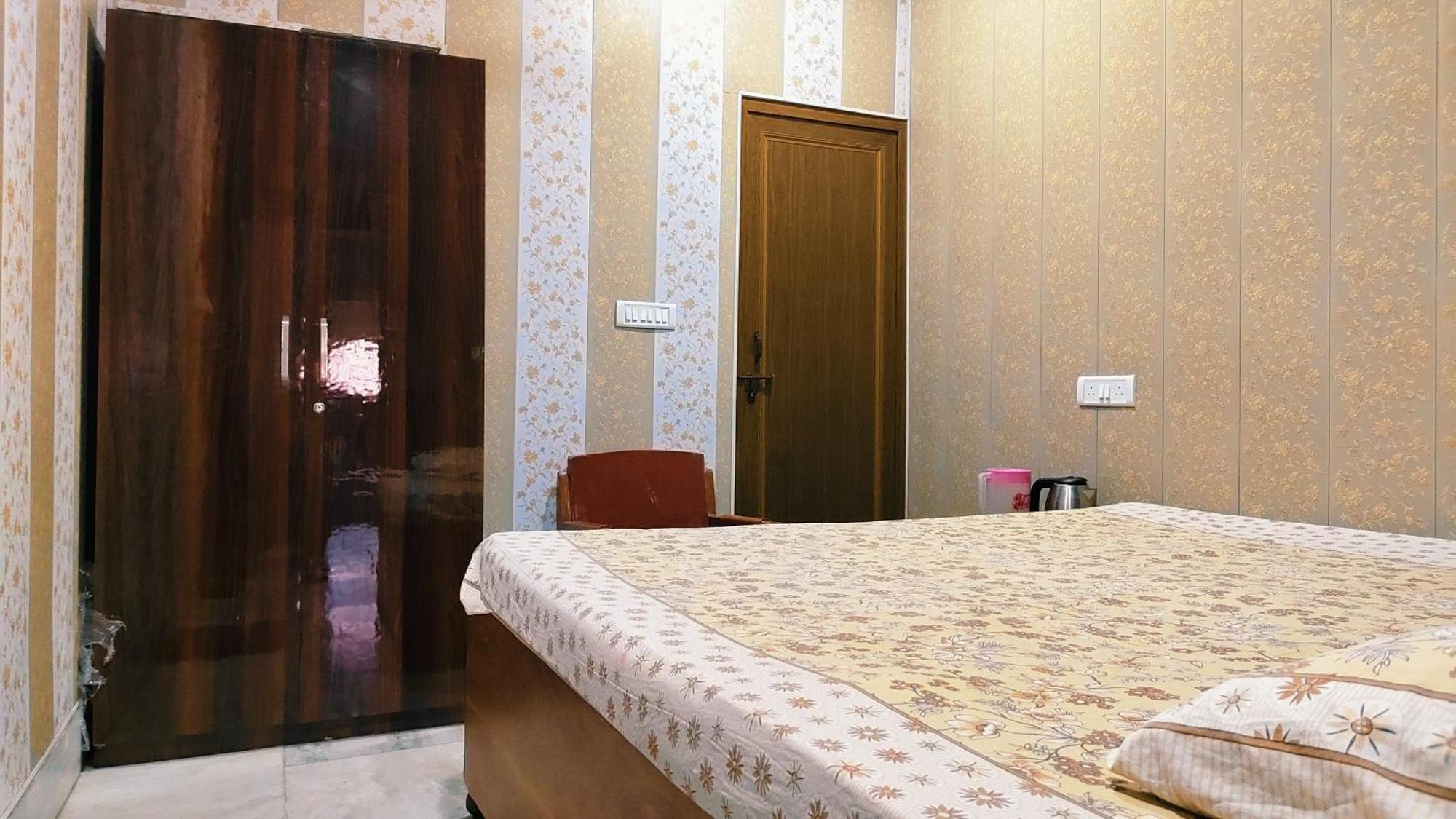Hotel Raju Homestay Ayodhya 150 Meters From Shree Ram Janmbhoomi Temple 200 Meters From Ayodhya Dham Railway Station 外观 照片