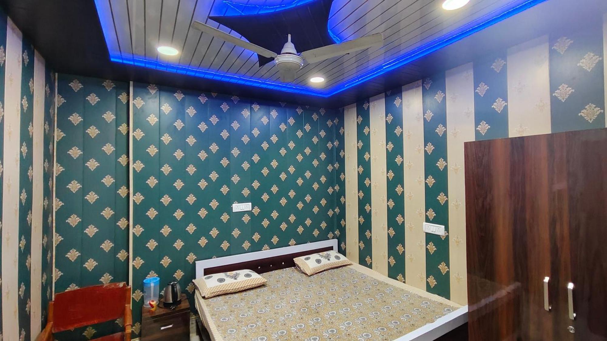 Hotel Raju Homestay Ayodhya 150 Meters From Shree Ram Janmbhoomi Temple 200 Meters From Ayodhya Dham Railway Station 外观 照片