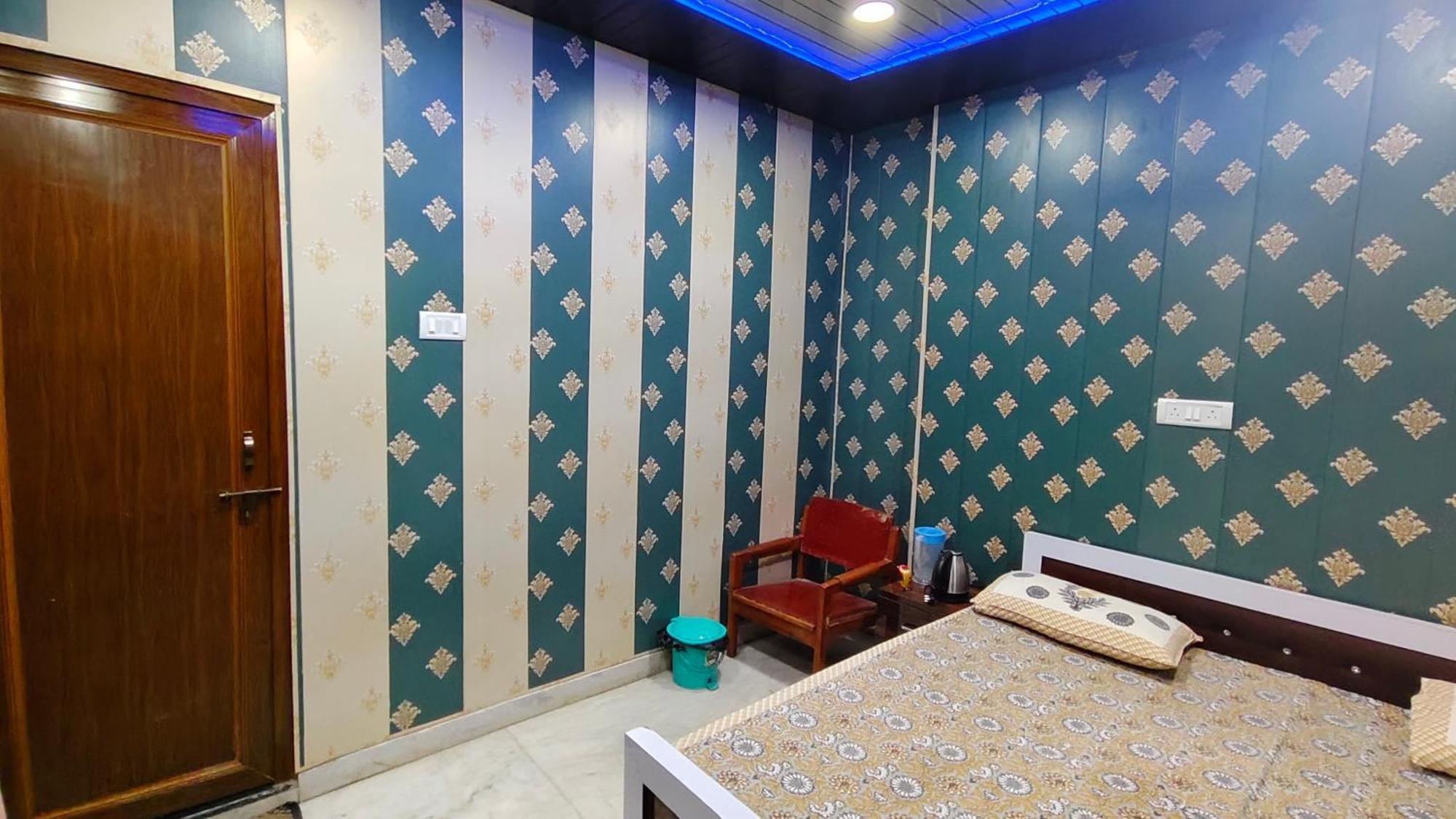 Hotel Raju Homestay Ayodhya 150 Meters From Shree Ram Janmbhoomi Temple 200 Meters From Ayodhya Dham Railway Station 外观 照片