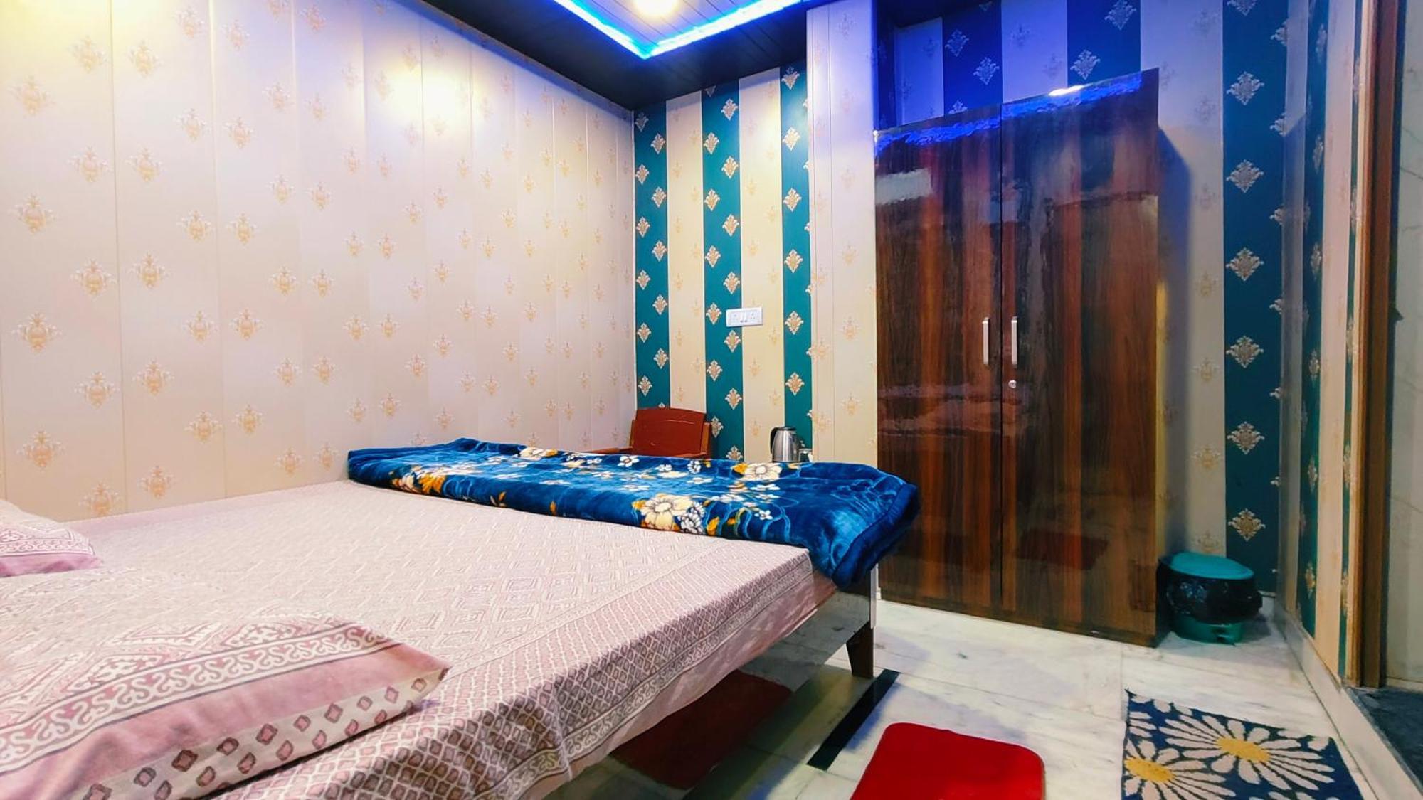 Hotel Raju Homestay Ayodhya 150 Meters From Shree Ram Janmbhoomi Temple 200 Meters From Ayodhya Dham Railway Station 外观 照片