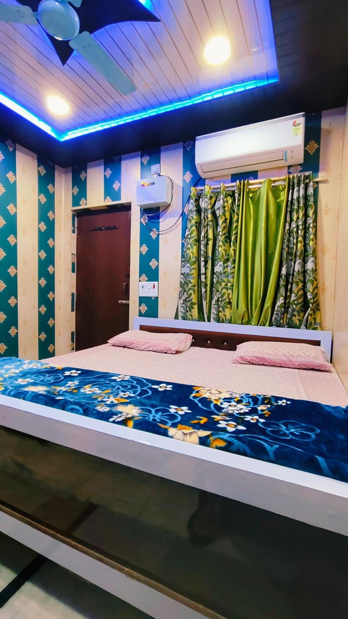 Hotel Raju Homestay Ayodhya 150 Meters From Shree Ram Janmbhoomi Temple 200 Meters From Ayodhya Dham Railway Station 外观 照片