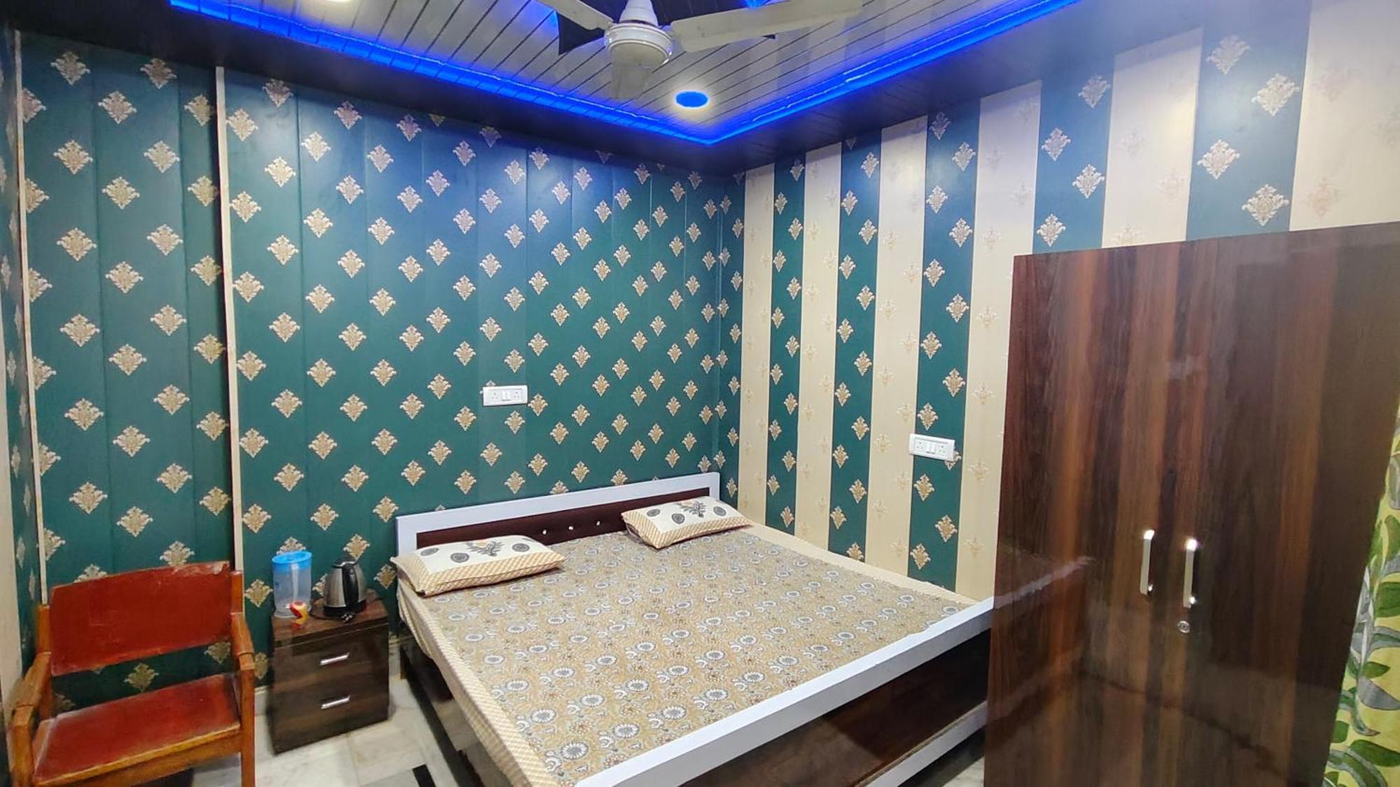 Hotel Raju Homestay Ayodhya 150 Meters From Shree Ram Janmbhoomi Temple 200 Meters From Ayodhya Dham Railway Station 外观 照片